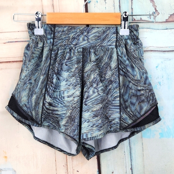 Lululemon Hotty Hot Shorts in Digital Oasis Grey Multi / True Navy - Picture 2 of 5